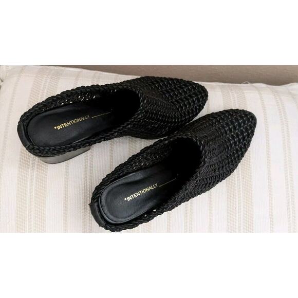 Intentionally Blank Caps Basket Mules made well Woven Black Mules On Site Size 8 - Picture 5 of 5